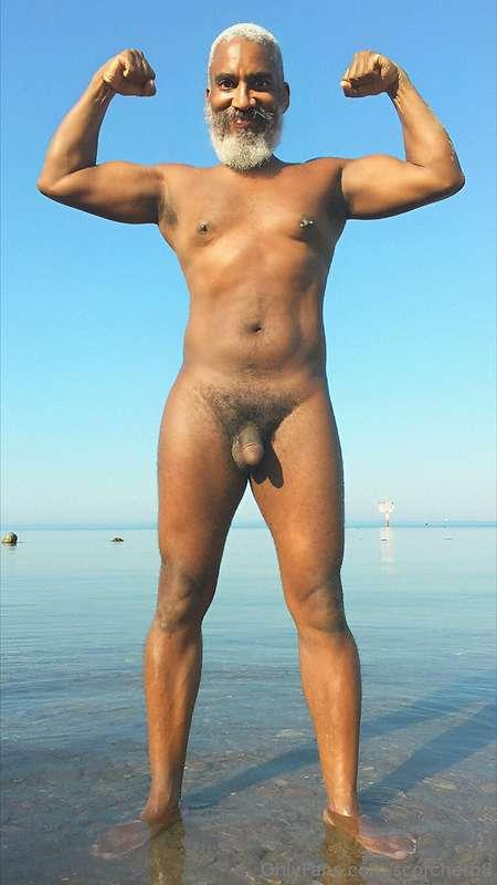 Strong Sunny Saturday!  #beard #musculardaddy #gay #feet #ga..