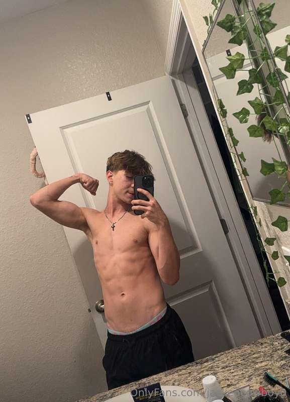 Sub to my FL friend @mrnxbody2 😋 his page is free and he is ..