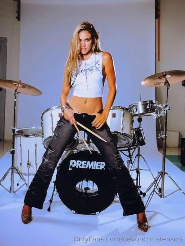 New look. My hottest yet. Way more skin in your DM’s, this o..