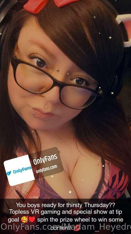 I'm LIVE! Topless VR gaming and dildo show at tip goal ♥️ co..