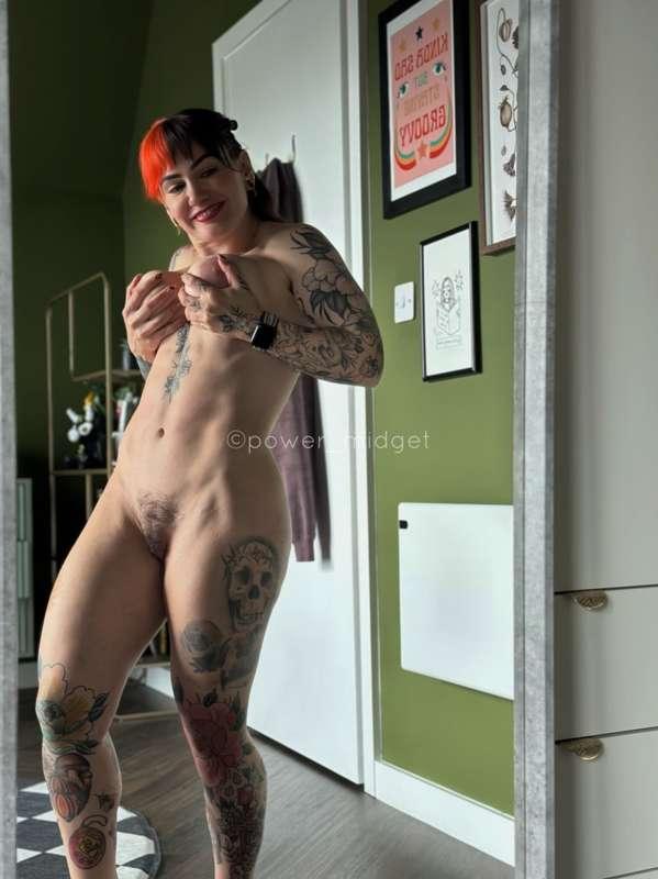 Wanna lick my muscles? 👀