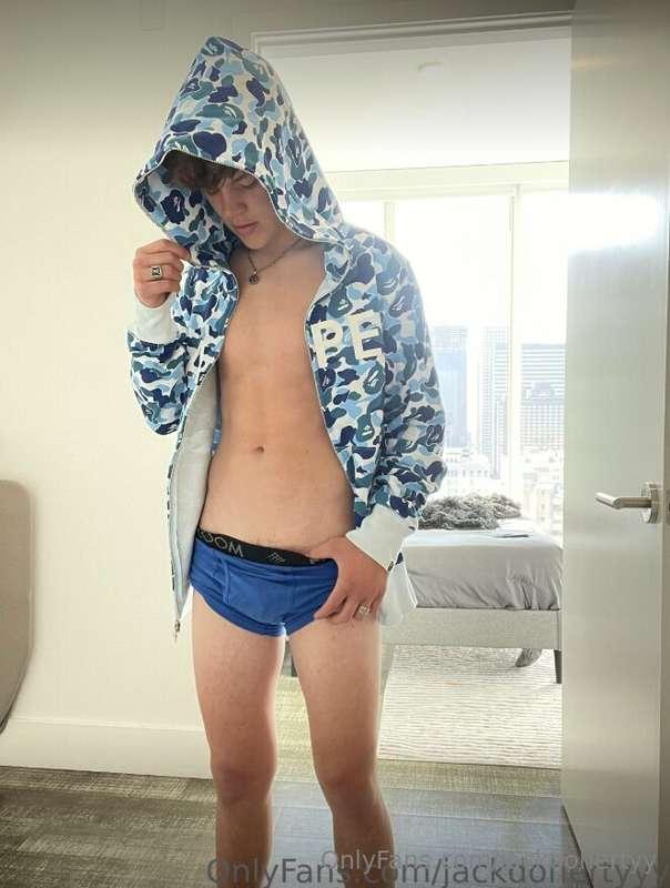 Feeling generous today… DM me, maybe you’ll get a free sex t..