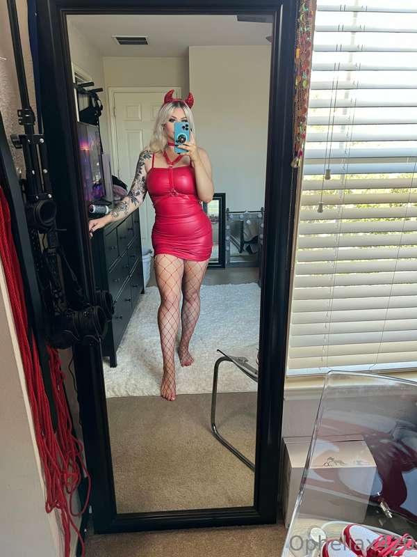 😈