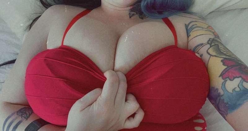 Sending out clips on Monday 🖤💋💋