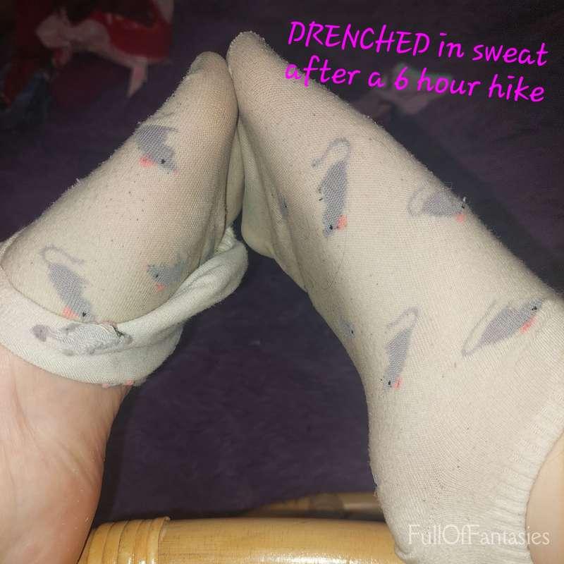 I started adding captions to my noteworthy sock fetish adventures too 😏

#fetish #socks #sweat #foot #feet #seethru #soles