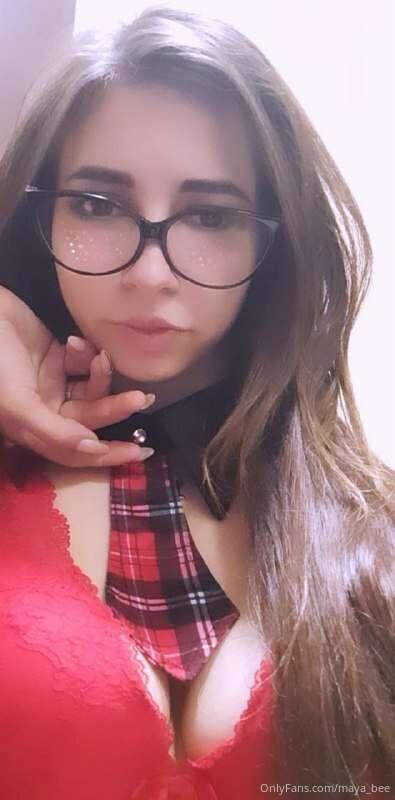 Hey my daddy? Want to play and cum on my glasses?😺😸😹😻