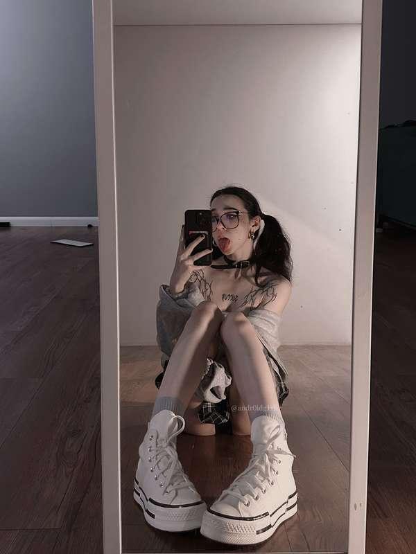 Please cum on my face 💦

#fyp #egirl #teenager #barelylegal #naughtygirl #ponytails #skinny #glasses #student #daddy
