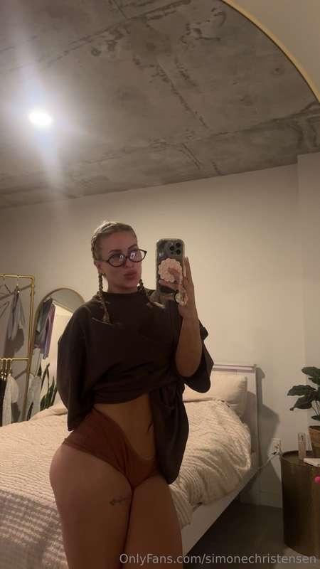 I’m looking to make some sexy customs again 💋 send me a Dm 🍒..