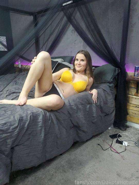 dakotahotwife image #2