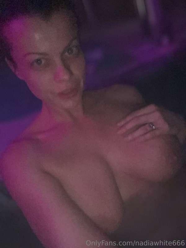 I loaded some Brand New Hot Tubbing Pics for you this mornin..