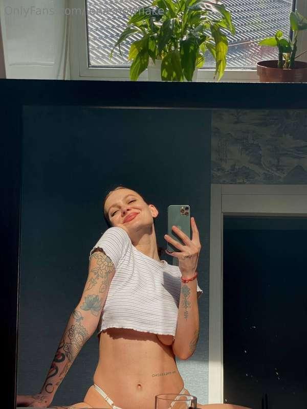 Wishing you a good day🤍  May the sun bring light and hope ☀️..