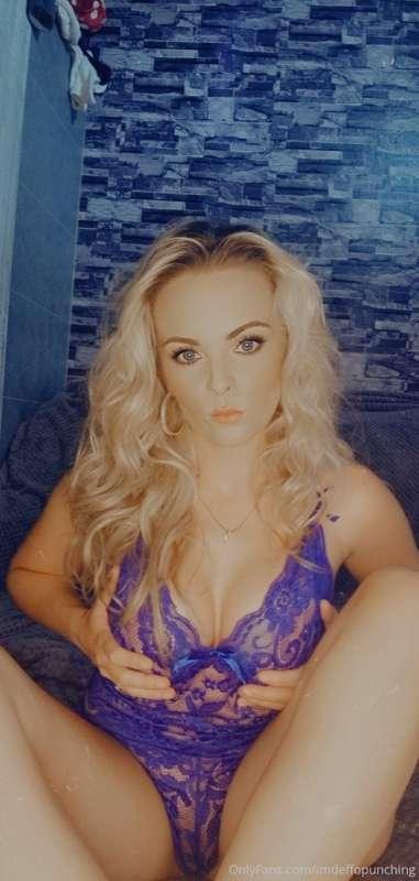 I look all serious in blue. 🤣💙