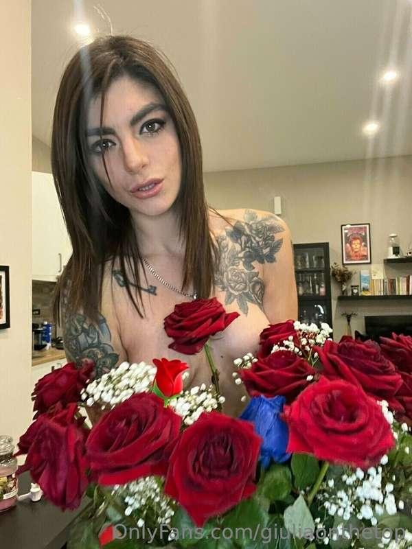 POV: you just bought me some roses and i am super happy🥰

re..
