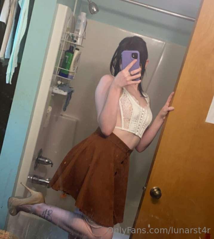 I was so cute 🥰 Dirty ass mirror 😭 (not my bathroom) 🤣