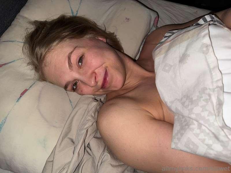 I can’t sleep…🥺Too many filthy thoughts in my head😈Wanna swa..