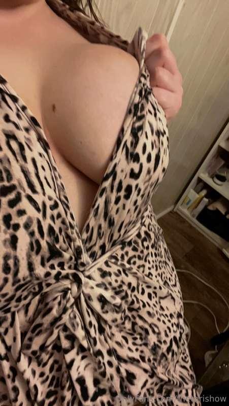 Full nude content on my other page 🥳