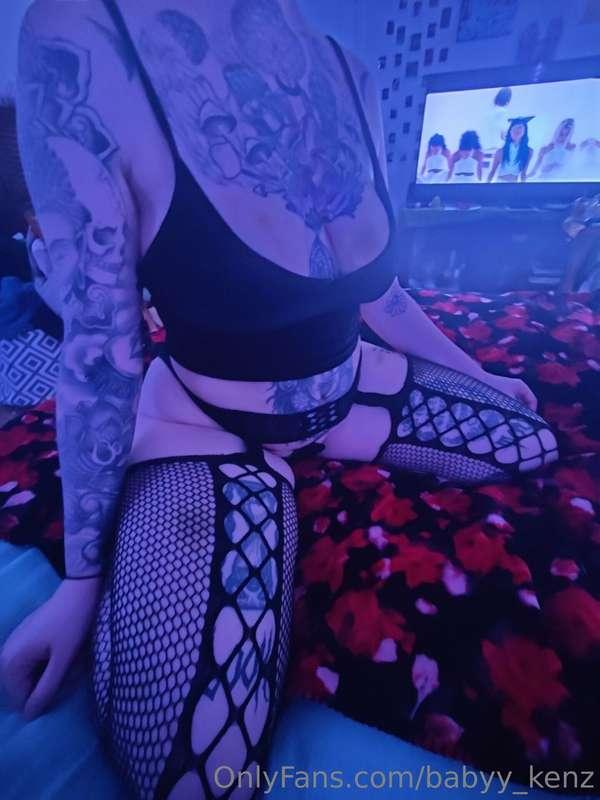 Me waiting like a good girl for you to go sub to @babyy_kenz..