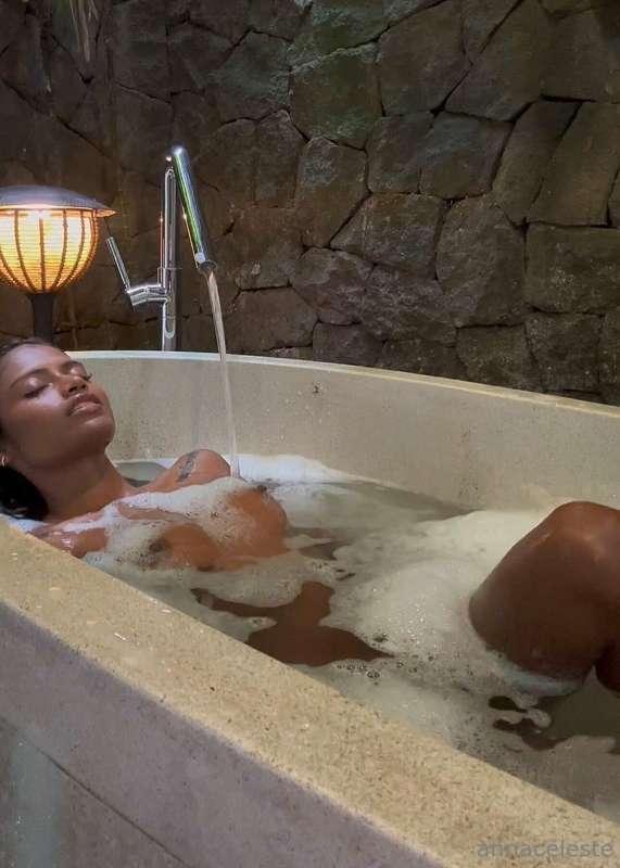 It’s cold here, can you warm up the tub? 💦