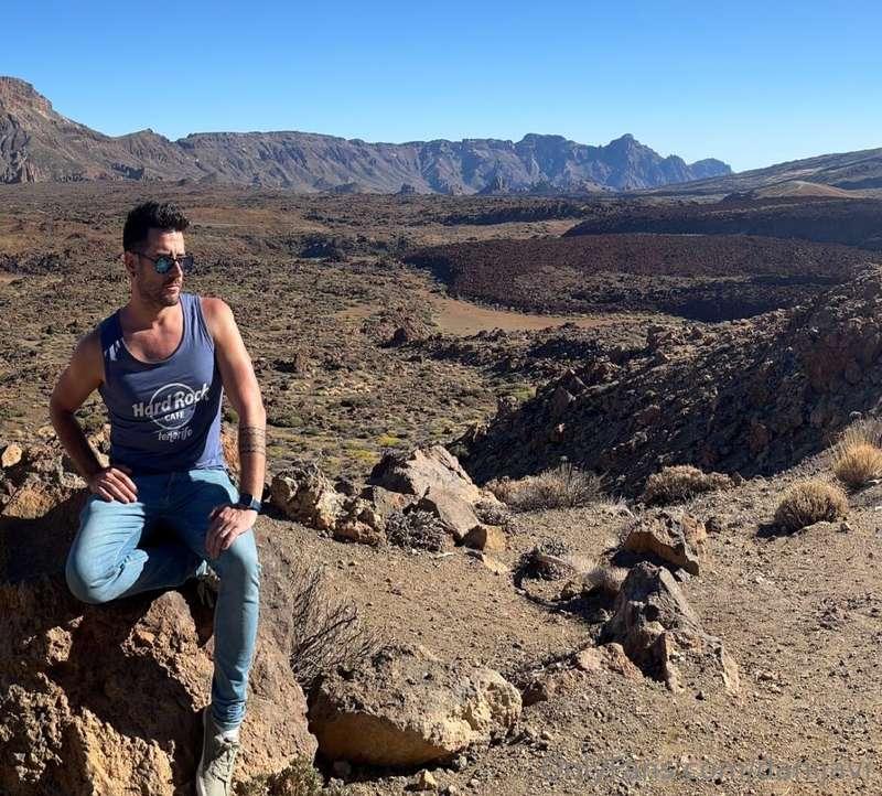 🌋I love these types of mountains that erupt 🤔why is it?