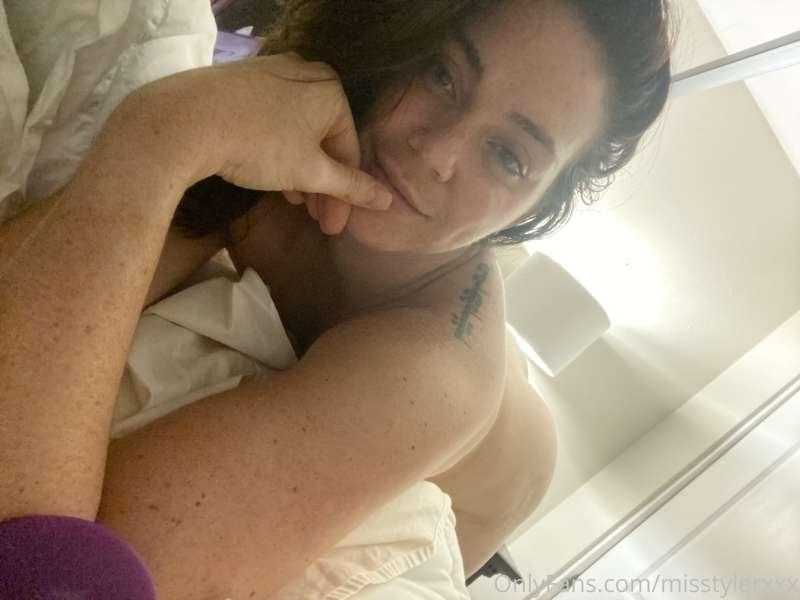 I know you like me dripping. So I’m cumming.. to
Your inbox ..