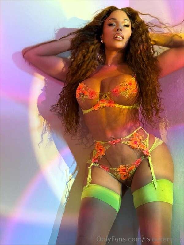 Tell me something that would make my jaw drop. 🤫💋
