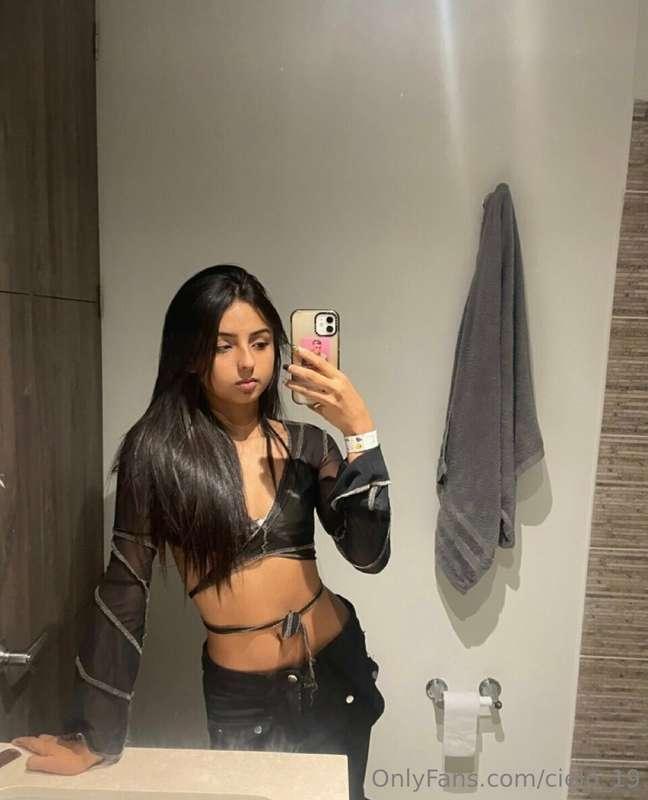 Follow for FREE this 18 years pussy🔥👇🏼She's @lunasophia_ 👇🏼#..