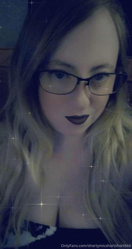Feeling cute and sexy Anyone looking to buy some custom cont..