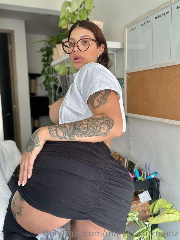 Would you please your horny secretary?🥵
Come to DM and ask f..