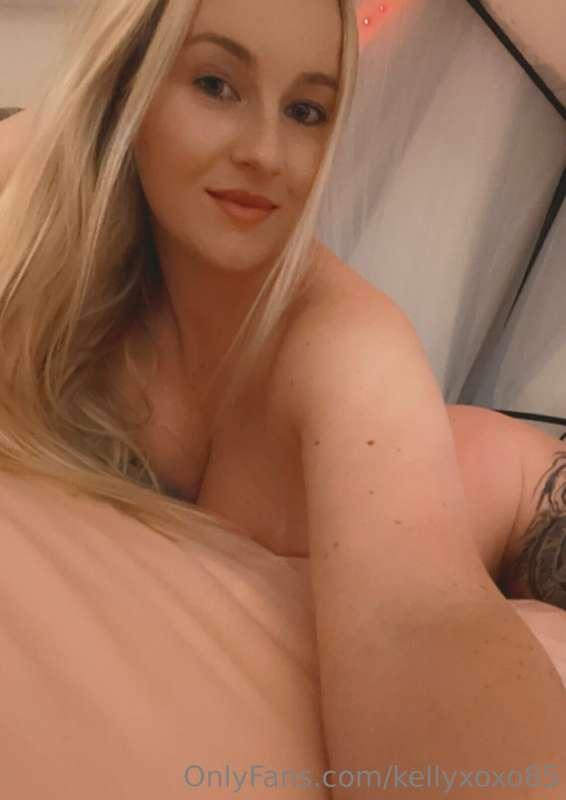 Who else likes to sleep naked 😜