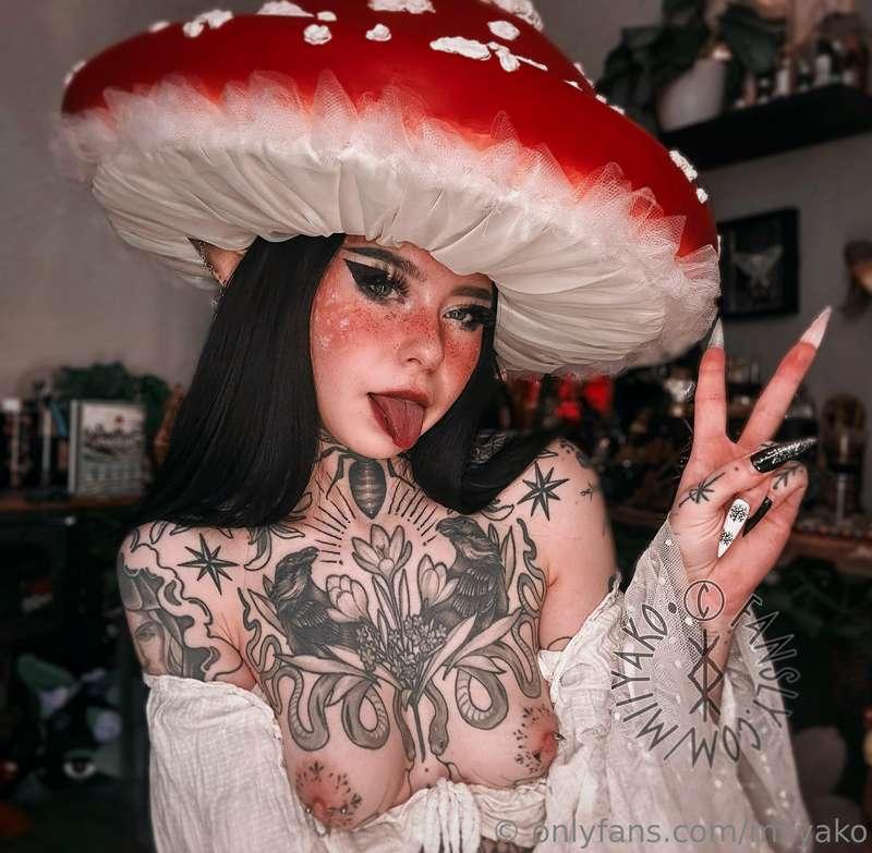 Follow this fae into the naughty realm? 🤍🍄