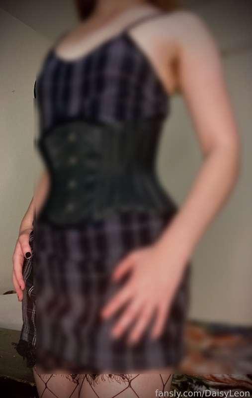 Do you like my new corset? 
#fyp #corset #fetish #goth #halloween #hairy #pussy #bush