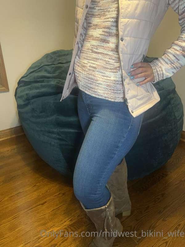 Casual Thursday! How's everyone's week going? Any weekend pl..