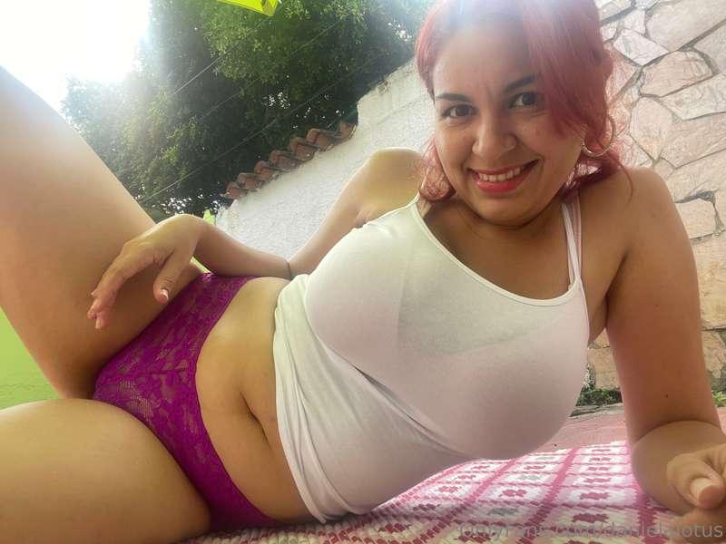 Most comfy yoga is to do it with undies only🫢
