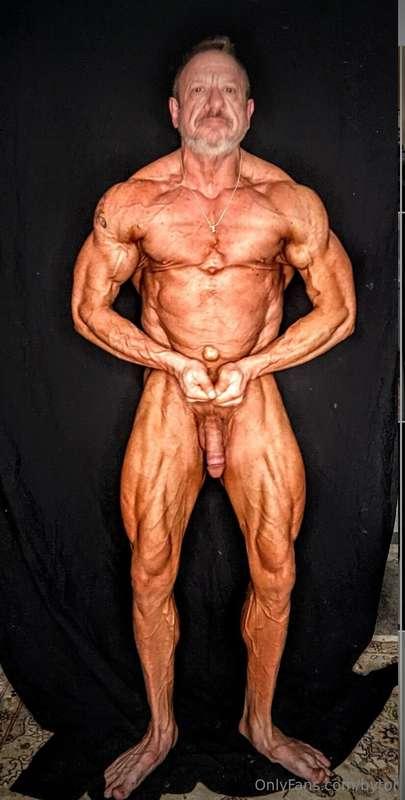 let's see what I look like just before contest time this yea..