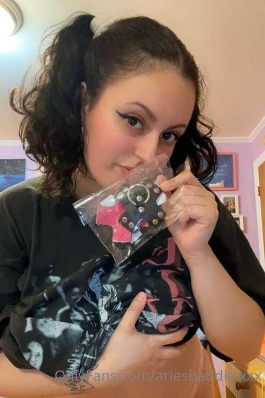 check out tonight’s sexy dm 🥰🥰 wearing these pasties 🥰😋