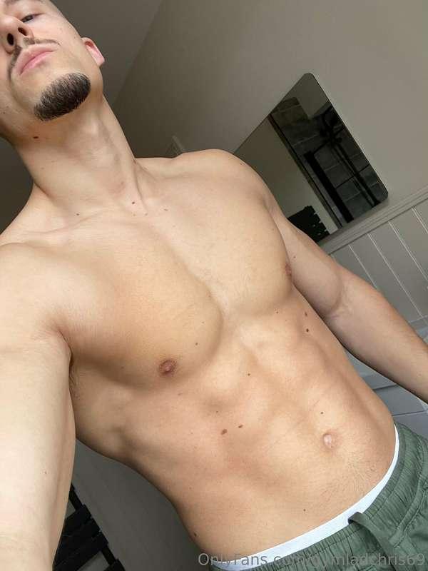 Good Morning boy 😈 DM me if you will kiss these abs