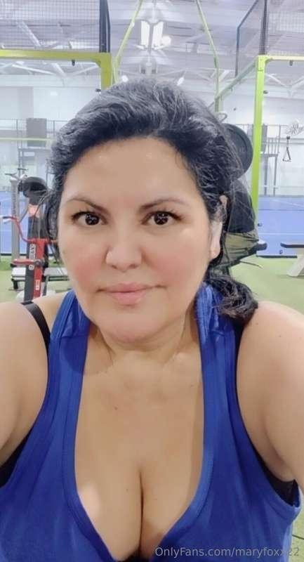 Afternoon at the gym, exhausted and sweaty.Do you want to li..