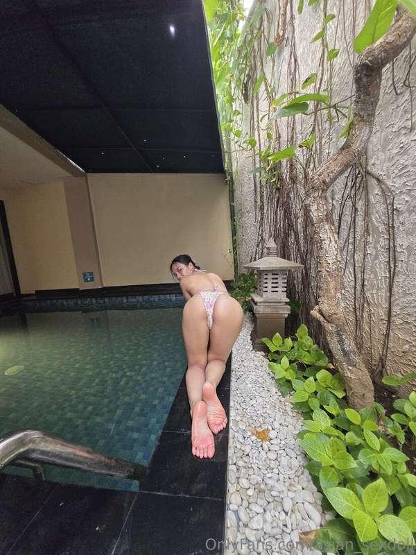 Private pool, so of course the bikini had to come off...😜