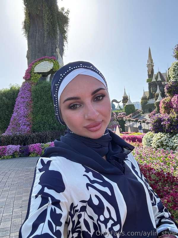 I stand before this statue, a silent witness to histories et..