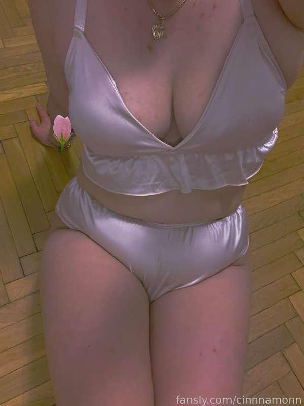 cinnnamonn image #1