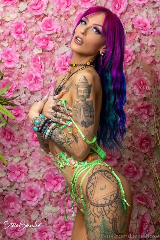🦄 brand new pics from my shoot the other day 🥰💜 a fan bought..
