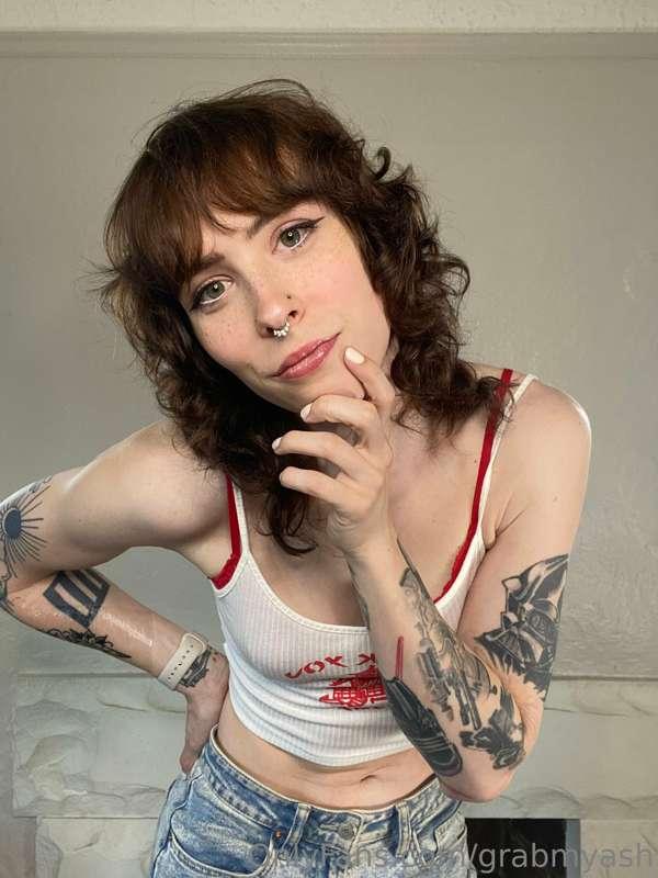 17: i think i look good in red and white what do y’all think