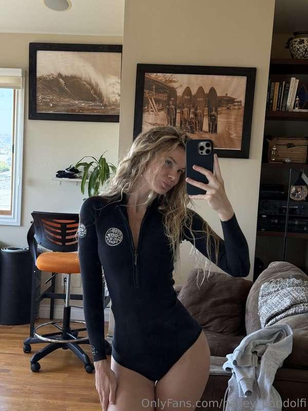 Your fav surfer girl 🦁