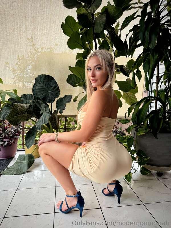 Goldilocks and the pink pussy 💛