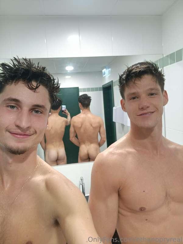 Right after an insane cardio with @u334217053 🥵💦