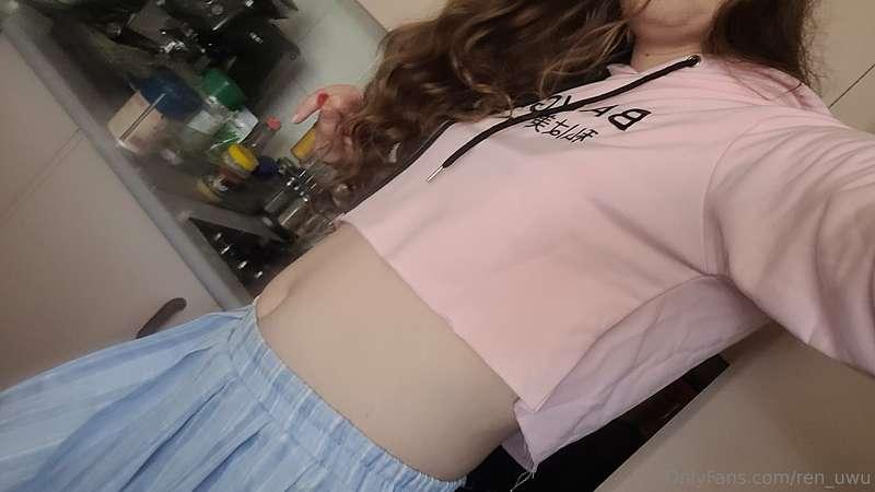 More tummy :3
