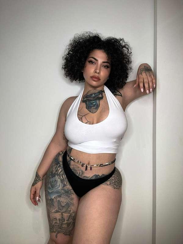Waiting on you bby😘