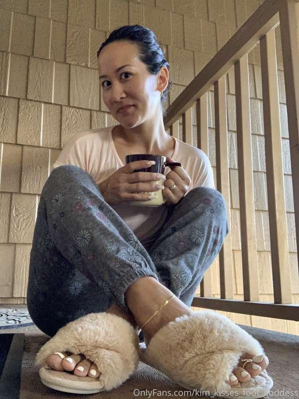 kim_kisses_foot_goddess image #6