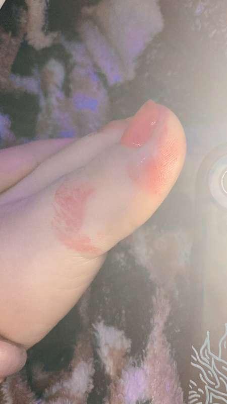 My lipstick matches my nail polish❤️💄