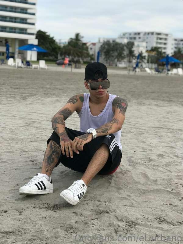 Que rico está la playa 🏖😈🥴